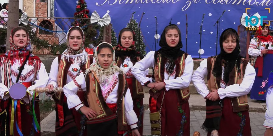 На фестивале в Орловке представили детский зимний обряд «Кити, мити»