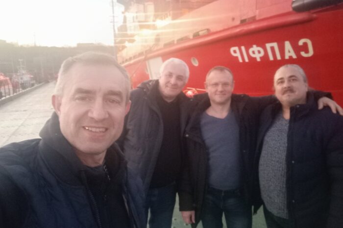 продолжают держать в плену