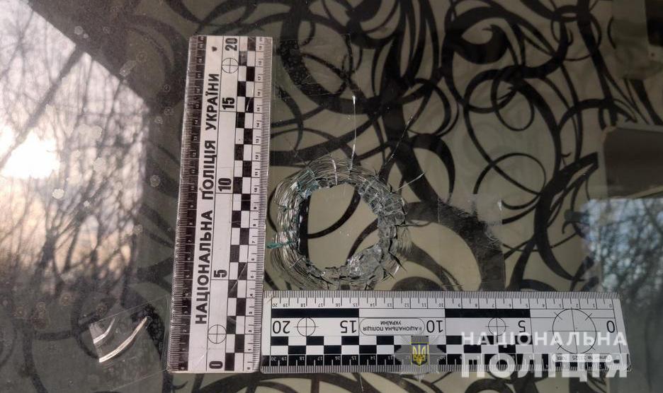 устроил стрельбу